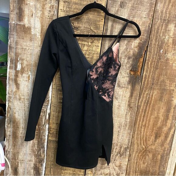 H:ours Keegan Dress Black Noir
One-Shoulder mini Lace Detail Revolve XS - Picture 10 of 11